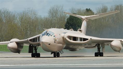 Download Military Handley Page Victor 4k Ultra HD Wallpaper