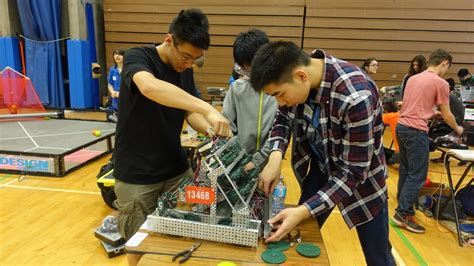 B.C. high school students compete at BCIT robotics competition | CBC News