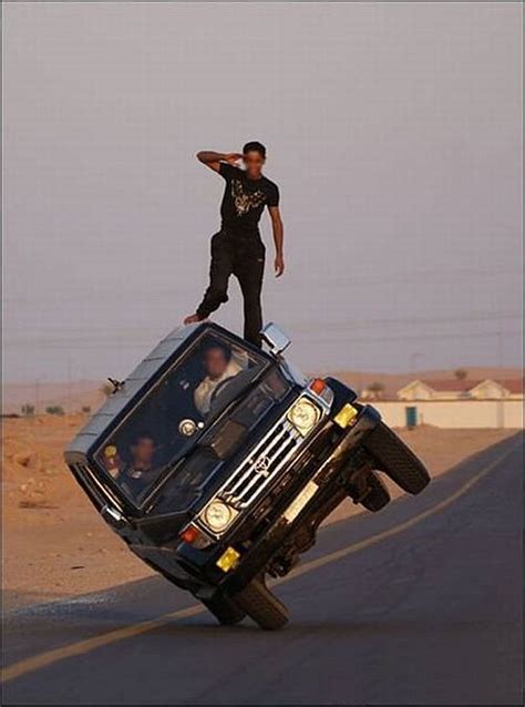 Extreme car stunts (14 pics) - Izismile.com