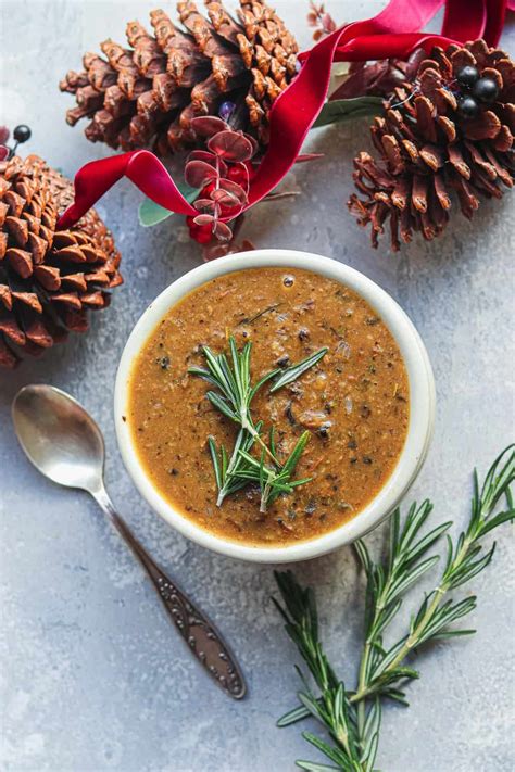 Vegan Mushroom Gravy | Ready in 15 Minutes! | Oh My Veggies