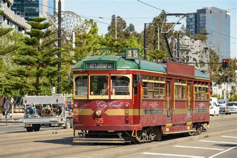 Melbourne City Circle tram – Stock Editorial Photo © Cornfield #147826263