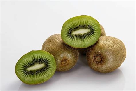 Kiwi vs. Kiwifruit, Explained - Gardening Channel