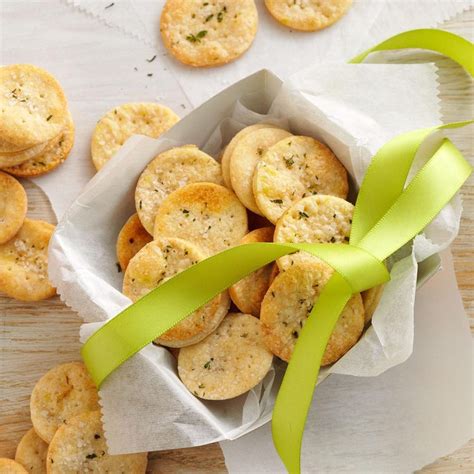 Thyme-Sea Salt Crackers | Reader's Digest