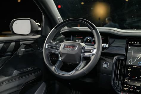 2024 GMC Acadia Up Close: Bigger and Better | Cars.com