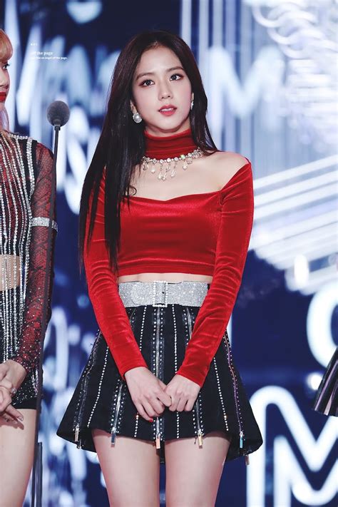 10+ Times BLACKPINK's Jisoo Was An Ethereal Shoulder-Line Queen In Off ...