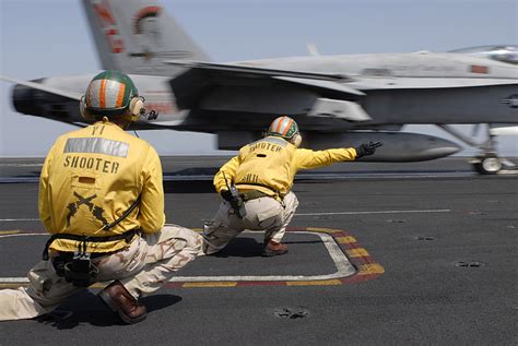 Watch: Aircraft Carrier Flight Deck "Shooter" - What They Do (and More ...