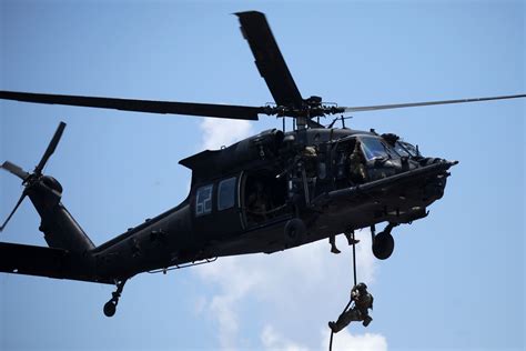 Australia’s First US UH-60 Black Hawk Helicopters to Arrive in 2023 ...