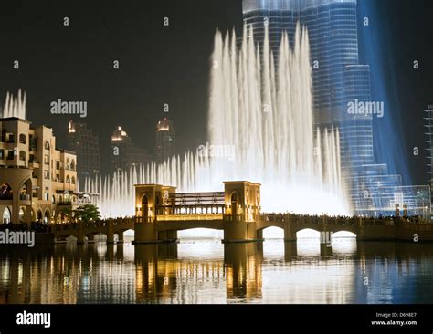 View at night of Dubai Fountain at the Dubai Mall in Downtown Dubai ...