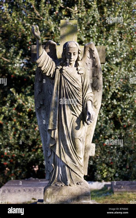 Kensal Green Cemetery London Stock Photo - Alamy