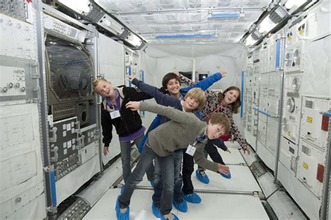 ESA - Class of 4000 children: trained like astronauts, finishing their ...