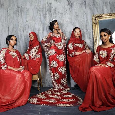 Traditional Somali women | Somali wedding, Traditional dresses, Somali ...