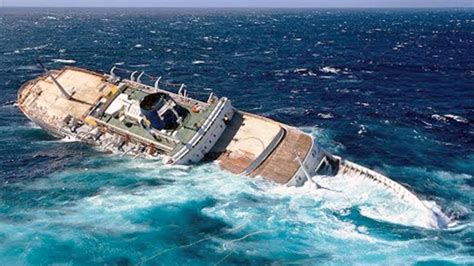 15 Sinking Ships Caught On Camera - YouTube