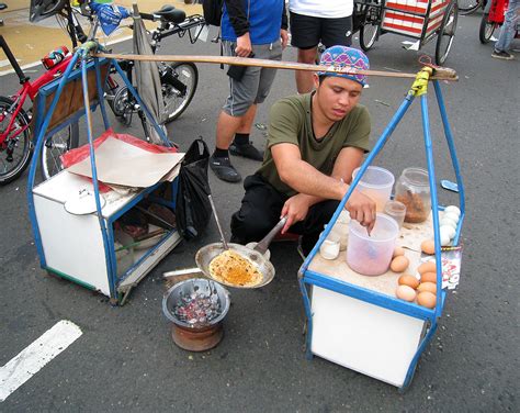 Kerak Telor vendor on Jakarta street. Kerak Telor is traditional Betawi ...