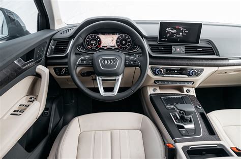 2018 Audi Q5 interior drivers side - Motor Trend en Español