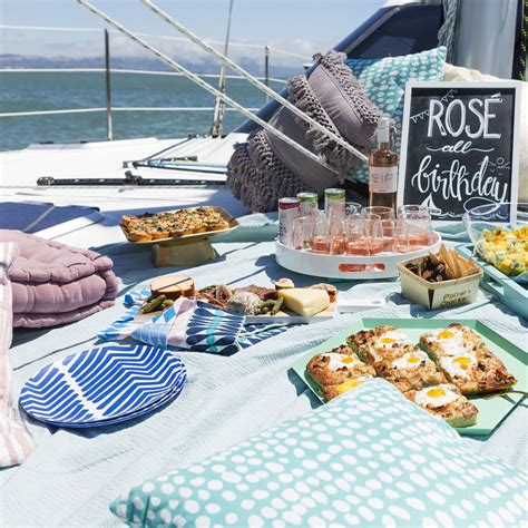 How to Throw an Epic 30th Birthday Boat Party | Boat birthday parties ...