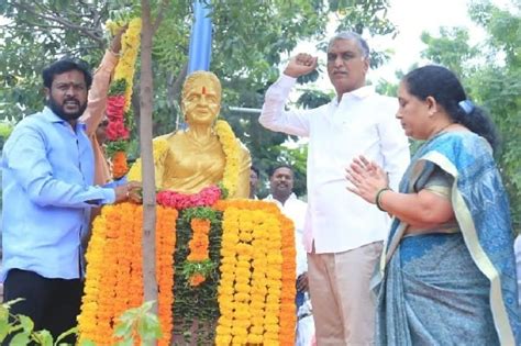 Chakali Ilamma, a symbol of self-respect, says Harish after paying ...