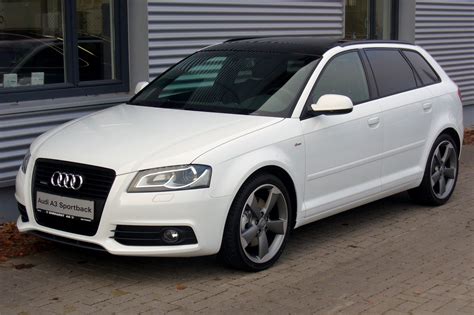 File:Audi A3 Sportback Ambition S line advanced 2.0 TDI quattro ...