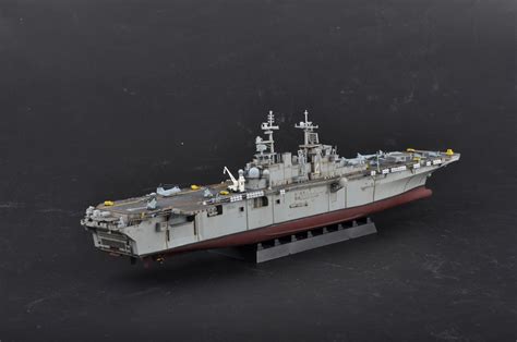 LHD-4 USS Boxer Hobby Boss 83405