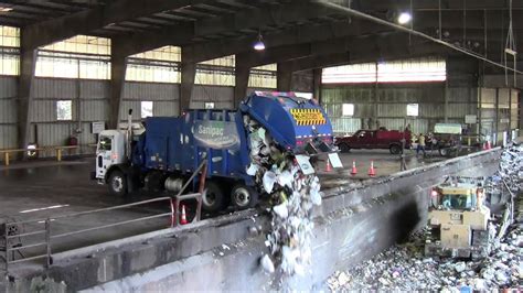 Garbage Trucks: Garbage Trucks At The Dump