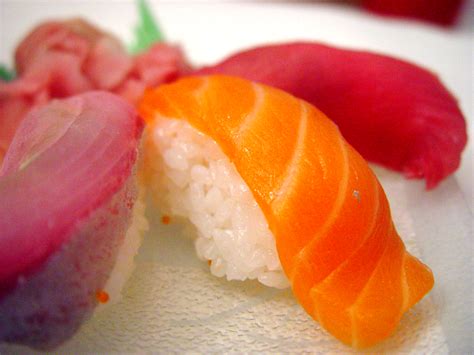 File:Salmon sushi cut.jpg - Wikipedia