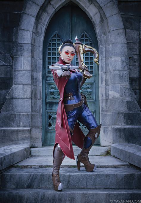 Yaya Han creates incredible Vayne cosplay costume from League of ...