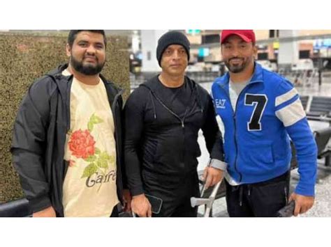 Shoaib Akhtar’s return home after surgery, photo standing with crutches ...