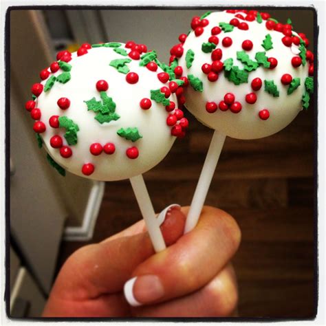 Christmas cake pops | Christmas cake pops, Christmas cakes easy ...