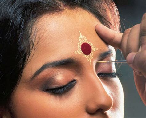 Bindi Trends That Will Never Go Out Of Style | HerZindagi