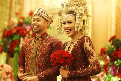 Pernikahan Adat Minang yang Meriah | Pengantin wanita, Pernikahan ...