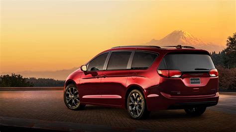 Chrysler Celebrates 35 Years Of Minivans At 2019 Chicago Auto Show ...