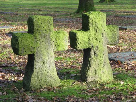 File:Crosses, military cemetery, Vladslo, Flanders.JPG - Wikipedia