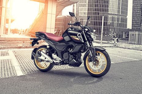 Yamaha FZS-FI V3 Price - FZS-FI V3 Mileage, Images, Colours