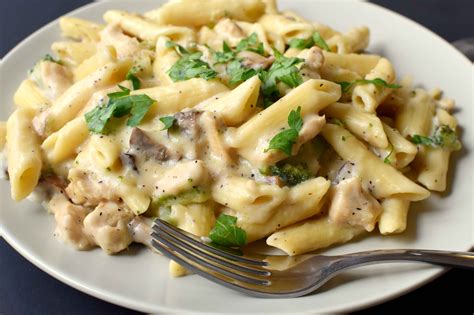 Chicken Pasta with White Sauce - Pepper Delight