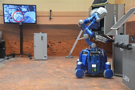 German Aerospace Center's (DLR) Rollin' Justin Robot Can Be Controlled ...