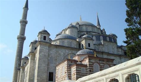 Fatih Mosque Guide: Architecture, History l Teknevia