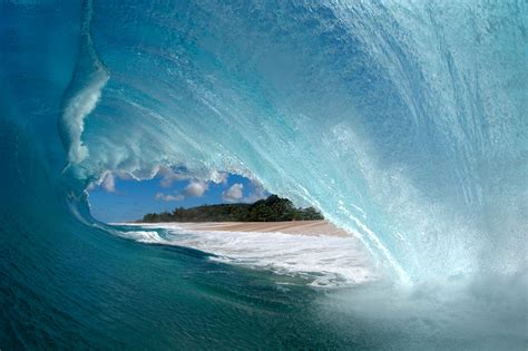 Hawaii's spectacular ocean waves – in pictures | US news | The Guardian