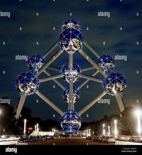 Atomium night view brussels belgium hi-res stock photography and images ...