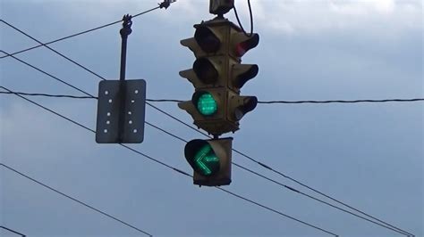 4-way traffic signal w/ 12" green arrow - YouTube