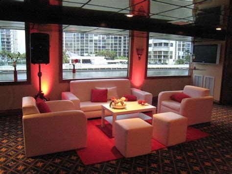 Host a Memorable Theme Party on a Yacht