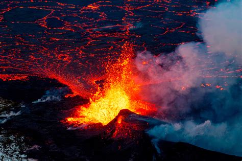 Iceland volcano eruption triggers toxic air warning - KVNU - News for ...