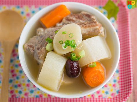 Carrot & Daikon Pork Ribs Soup Recipe | NoobCook.com