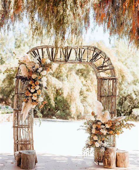 10 Breathtaking Backdrops For Your Wedding - Rustic Wedding Chic