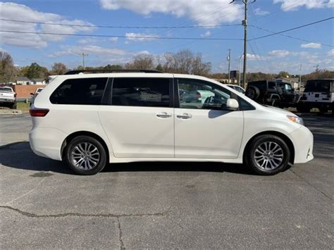 2018 Toyota Sienna (White)