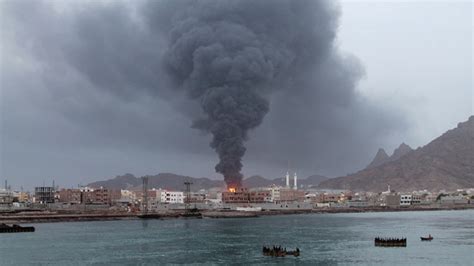 Yemen: Houthi drones attack ship at oil terminal