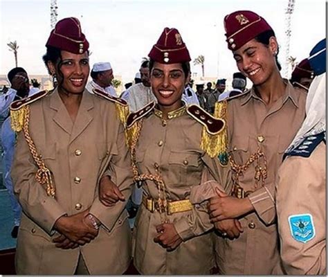 Gaddafi's All Female Bodyguards (38 pics)