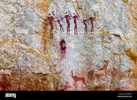 Hunter-gatherer rock art paintings in Chinhamapare Hill within Vumba ...