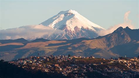 Cotopaxi volcano and Quito view, Ecuador | Windows Spotlight Images