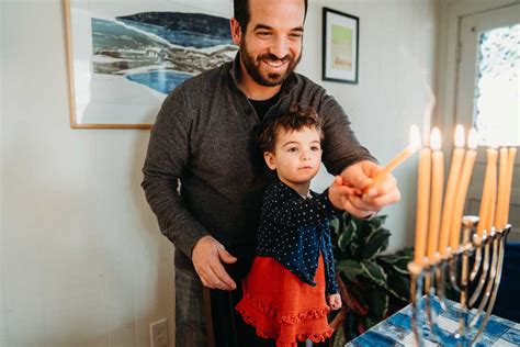 How to Light The Hanukkah Candles | PJ Library