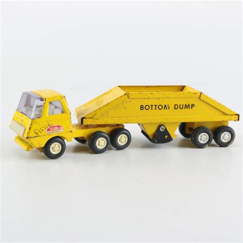 Assorted Vintage Metal Toy Trucks Including Ralstoy and Tonka | EBTH