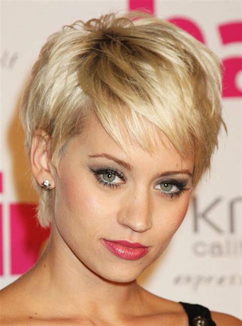 30 Magnificent Short Haircuts For Thick Hair | CreativeFan